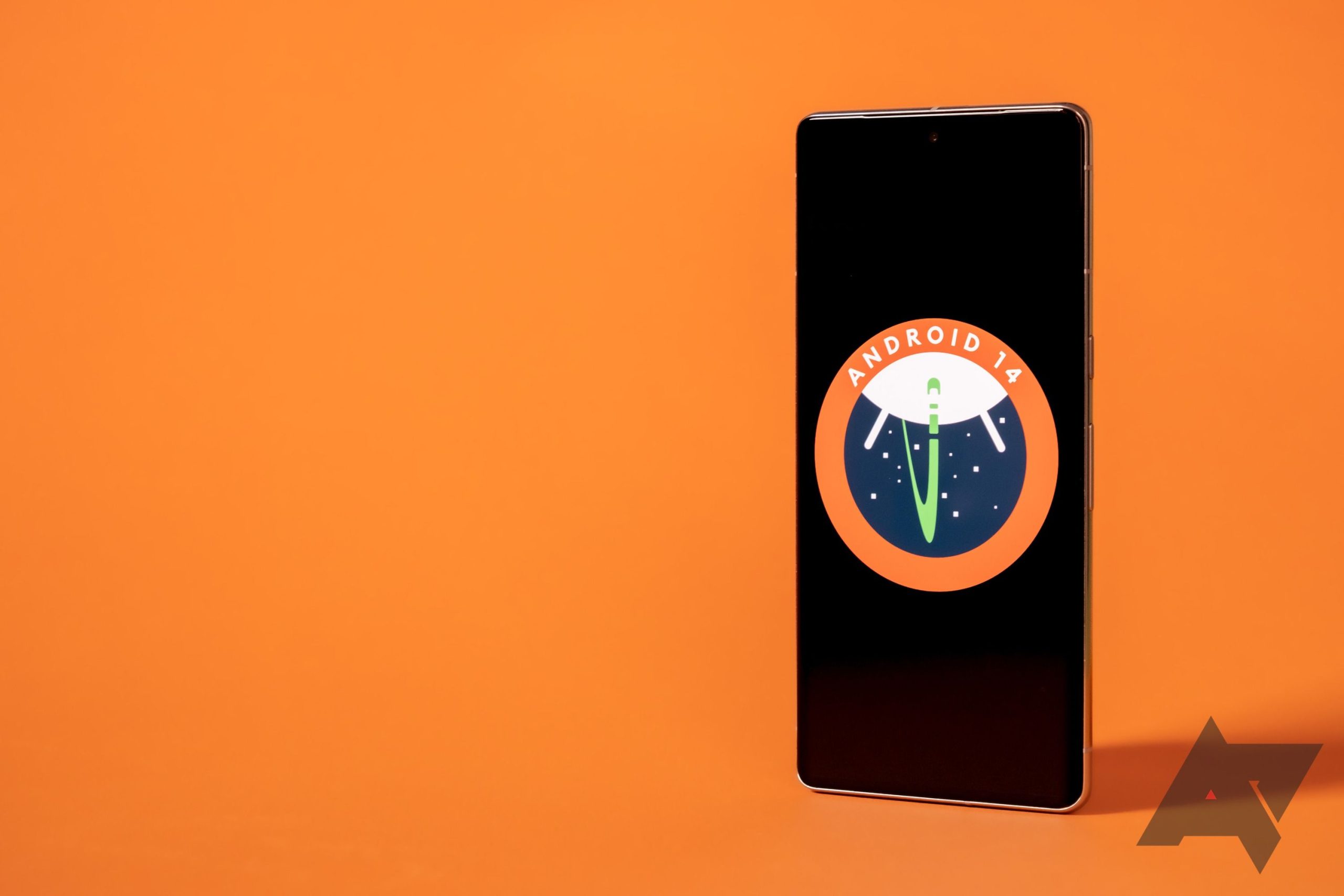 Android 14 Beta 5 already removes one amongst the fresh lock show mask clock faces
