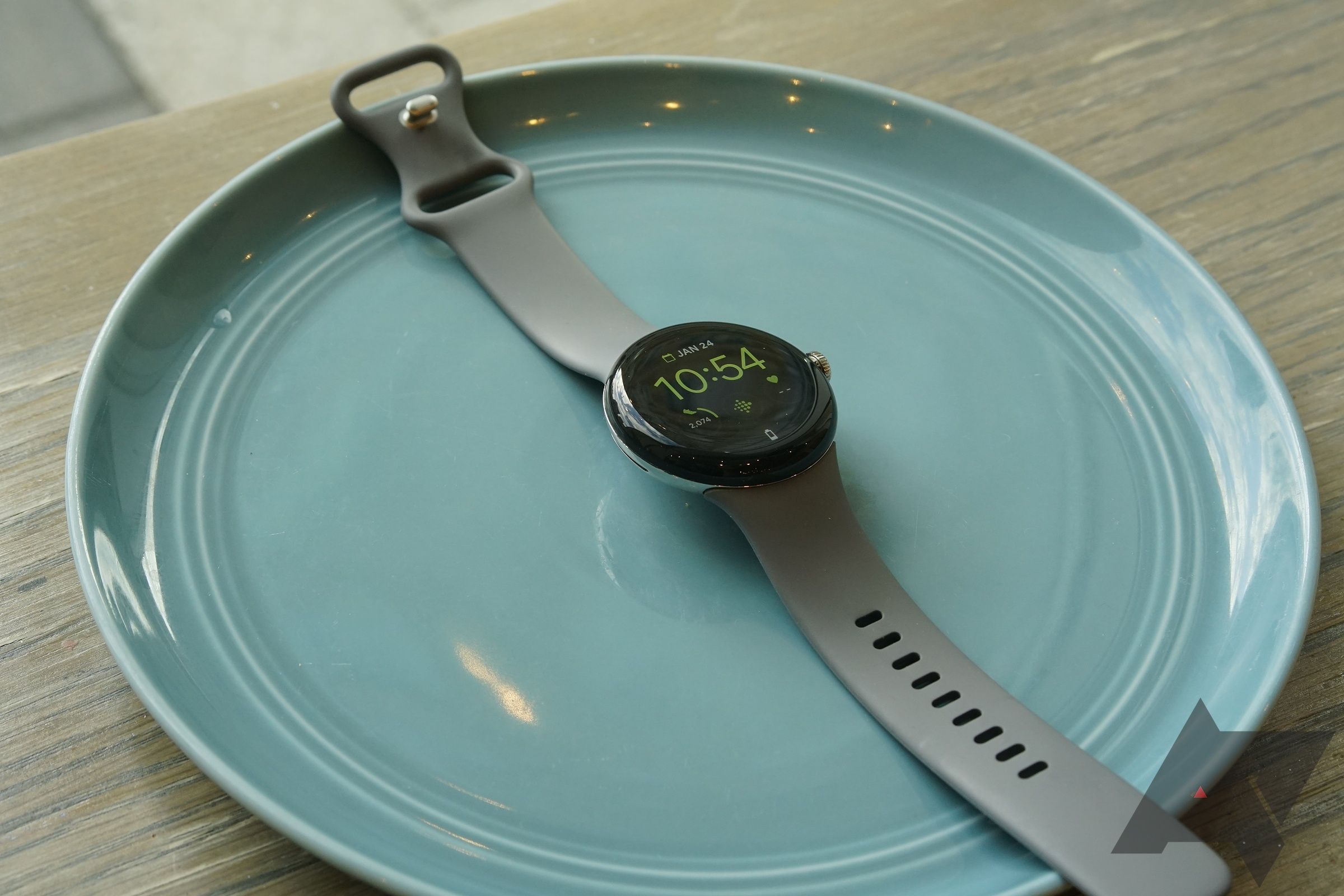 Fingers (and lugs) up for the Pixel Watch 2 and the Android Police podcast
