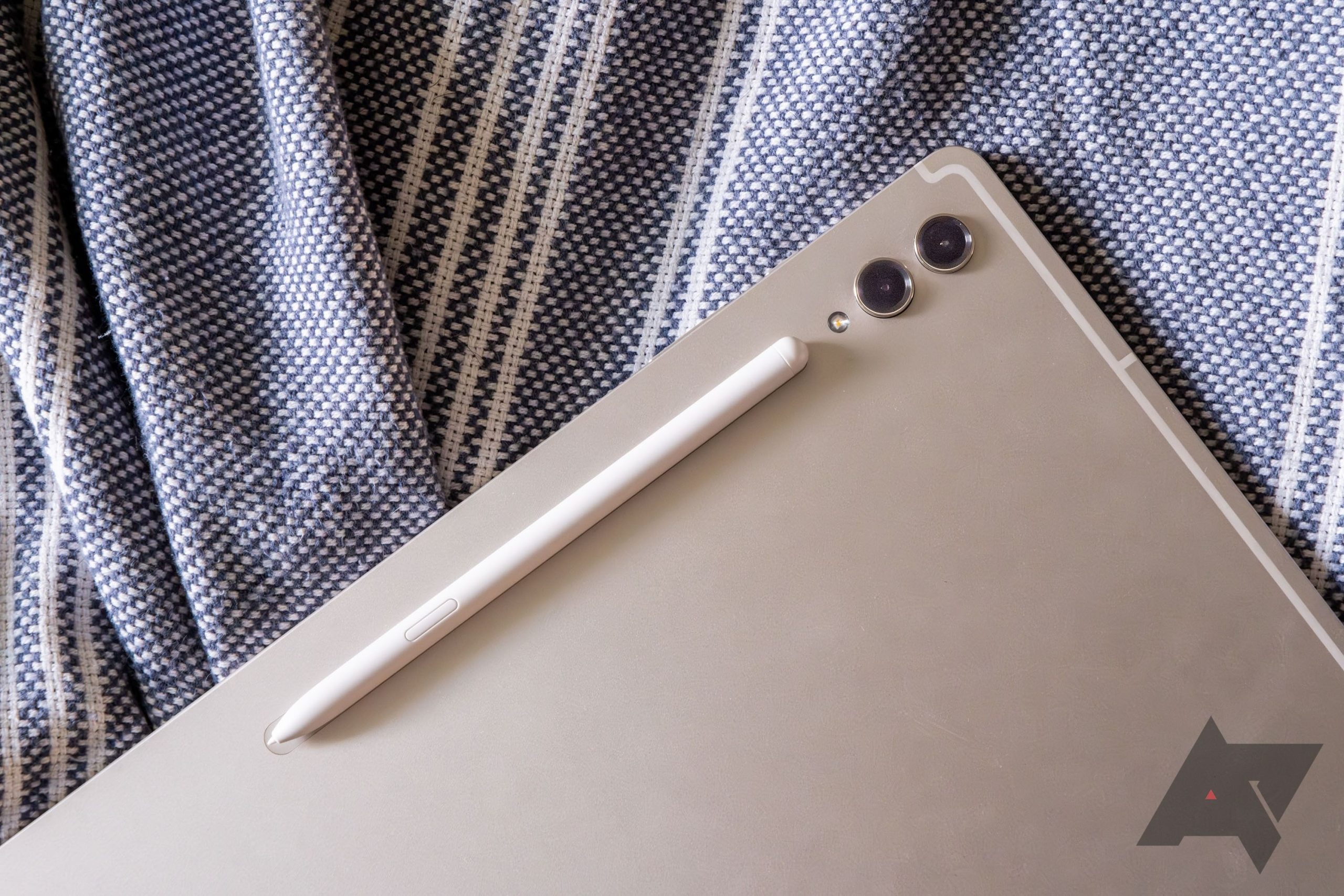 Does the Samsung Galaxy Tab S9 Extremely near with an S Pen?