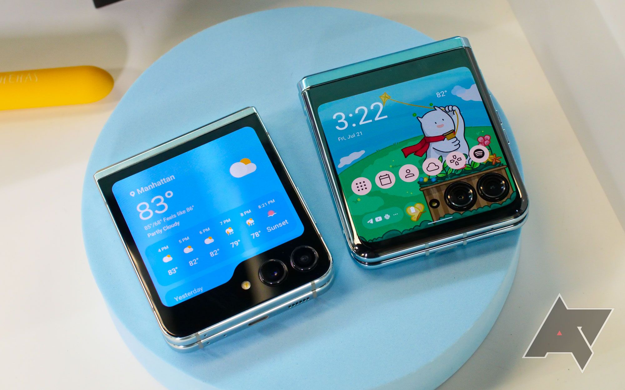 Ideal Samsung Galaxy Z Flip 5 wi-fi chargers in 2023