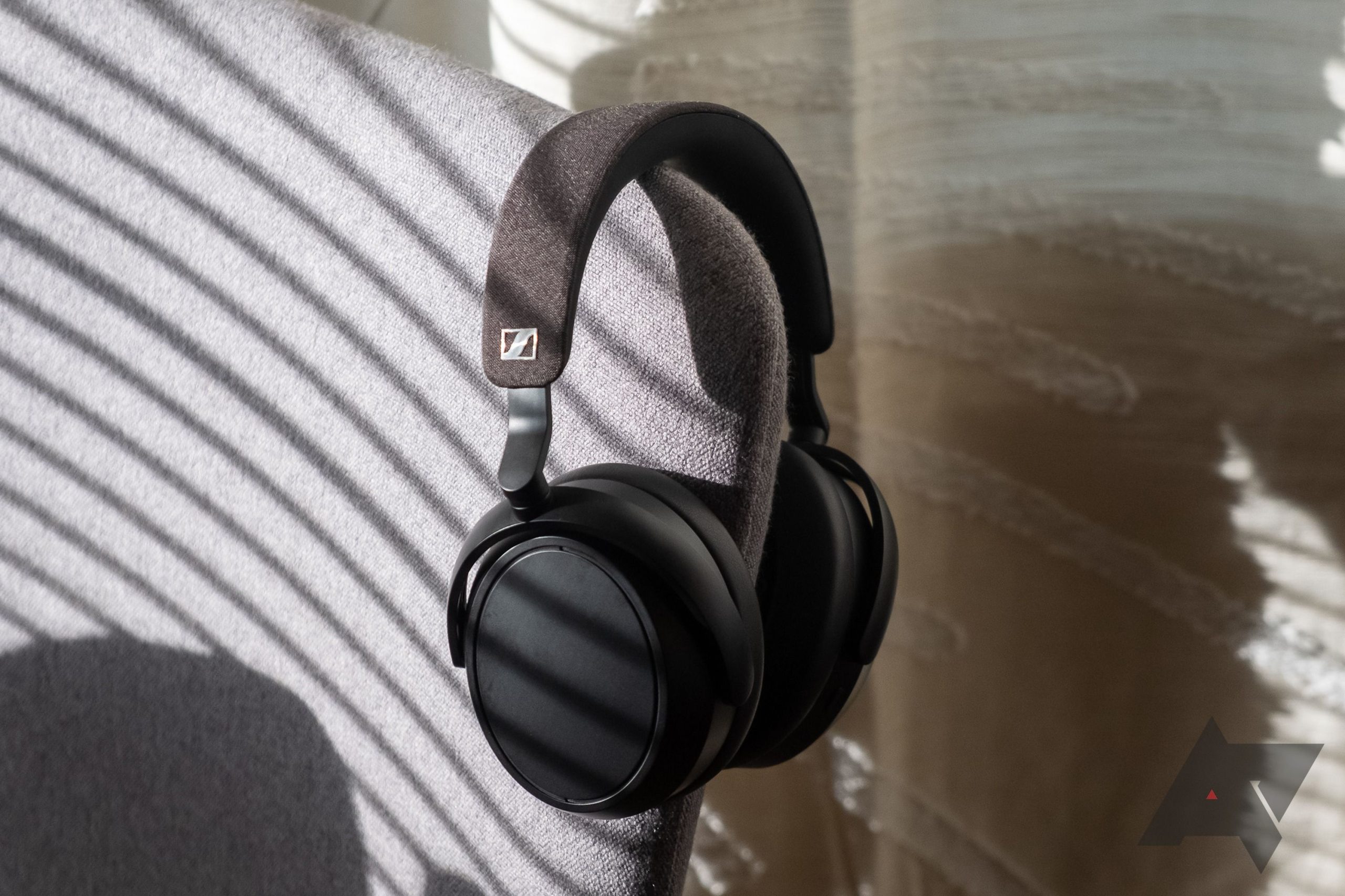 Sennheiser unveils two contemporary colors for the Momentum 4 Wi-fi headphones