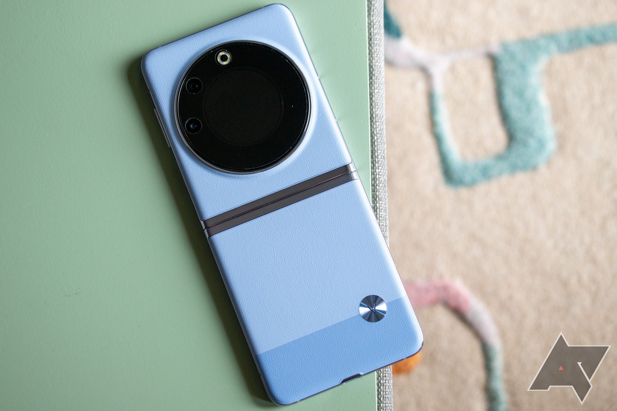 The Tecno Phantom V Flip is here to raise folding telephones to the funds plenty