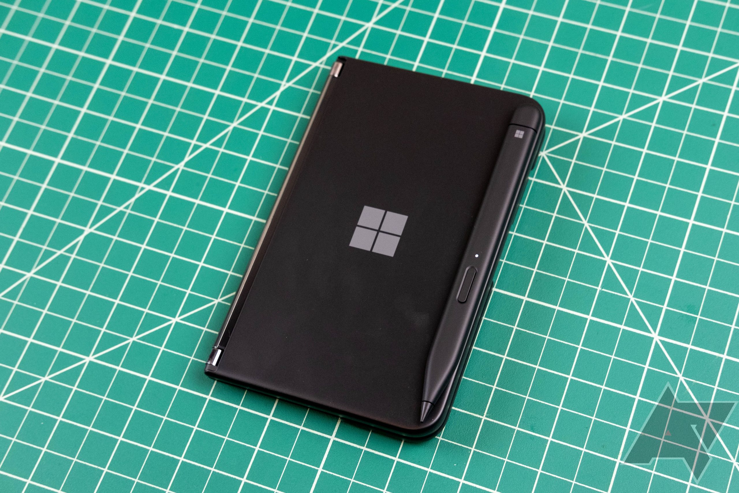 Microsoft foldable efforts don’t appear to be uninteresting, flip telephone could doubtless well be next
