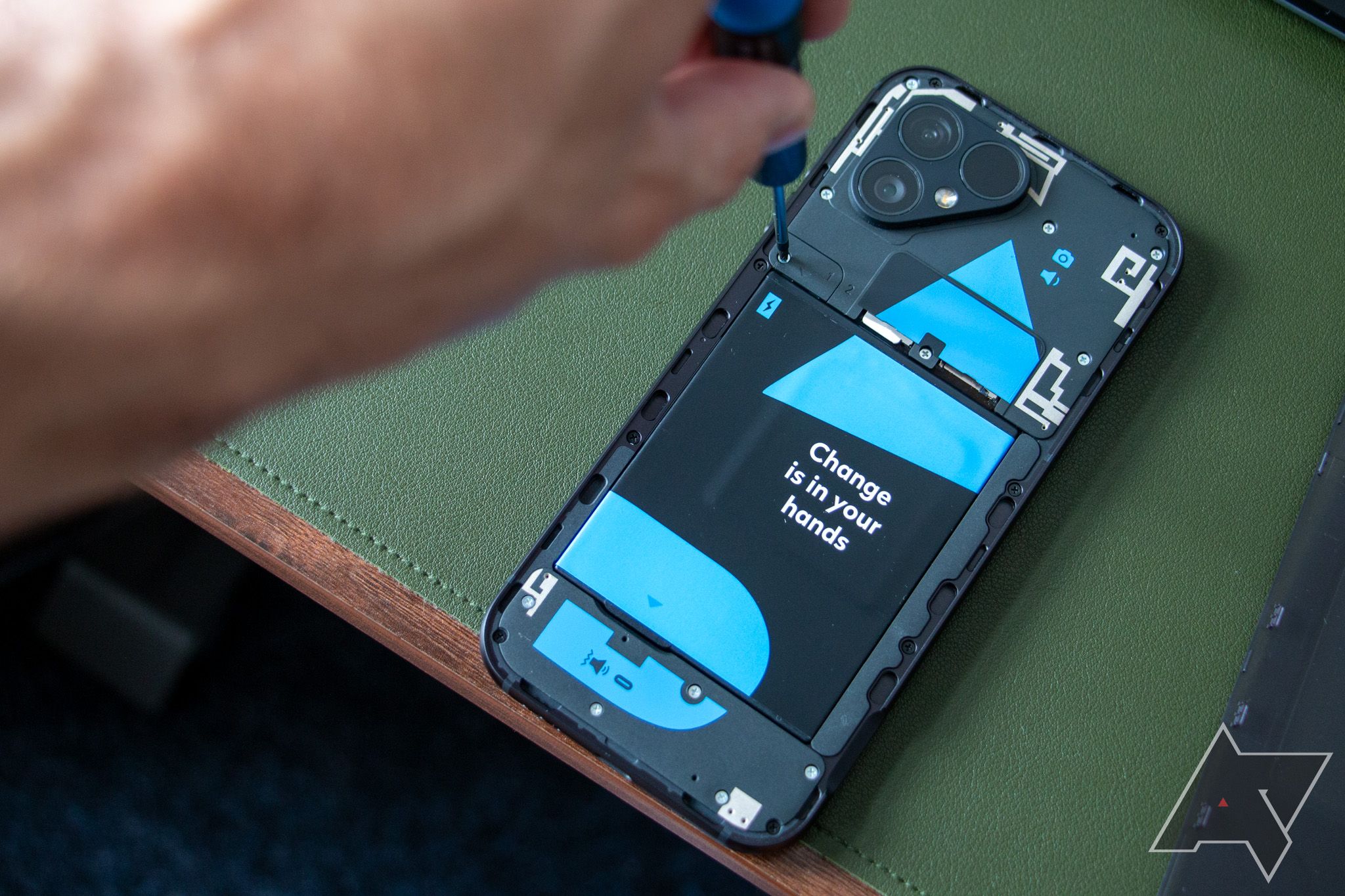 Weekend ballot: Are you appealing about a user-repairable smartphone?