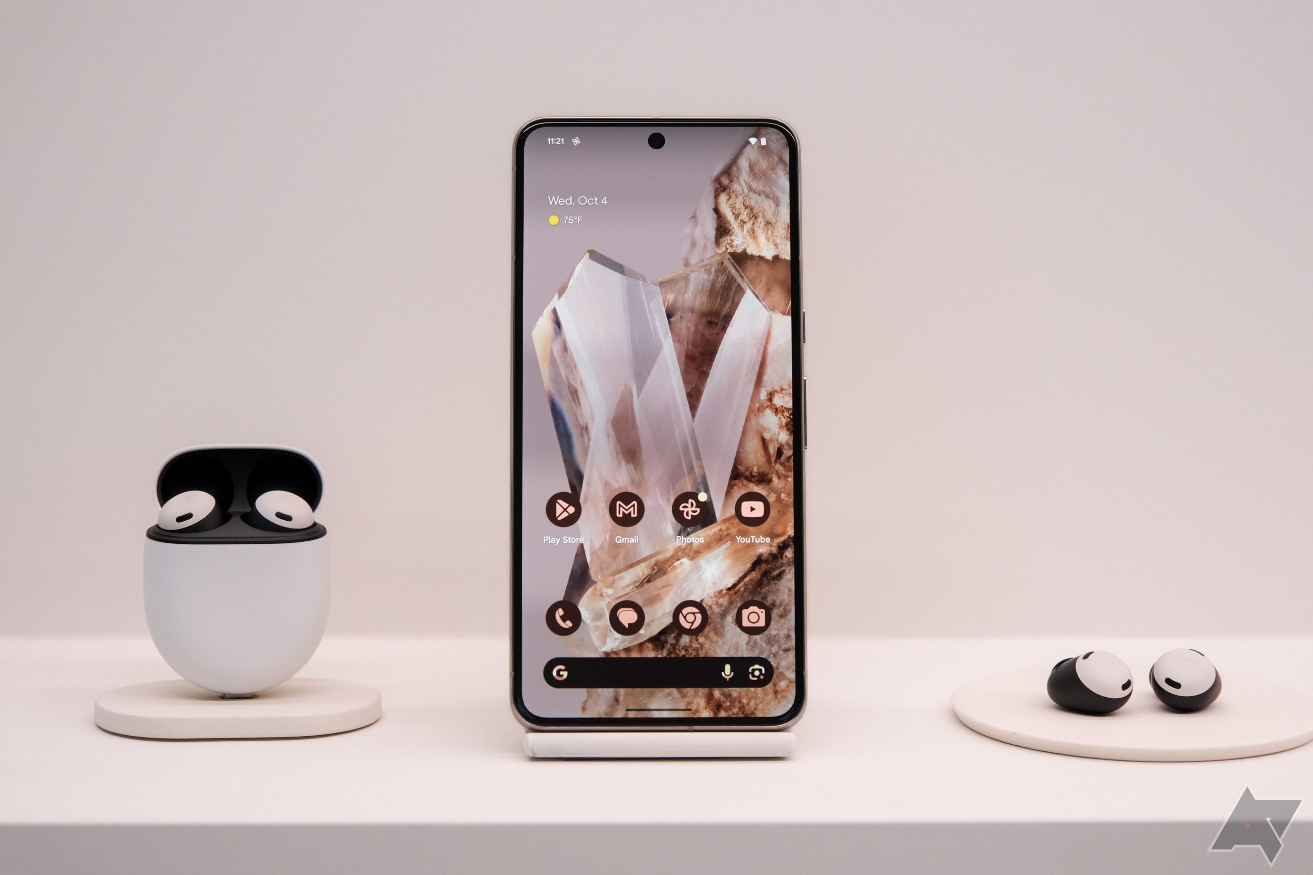 Surprise: The Pixel 8 Official’s manual digital camera controls work on older Google telephones